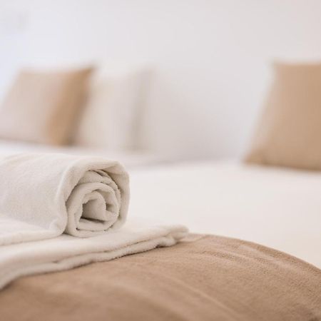 Mouraria Blue Three-Bedroom Apartment W/ Parking - By Lu Holidays Lisbona Esterno foto