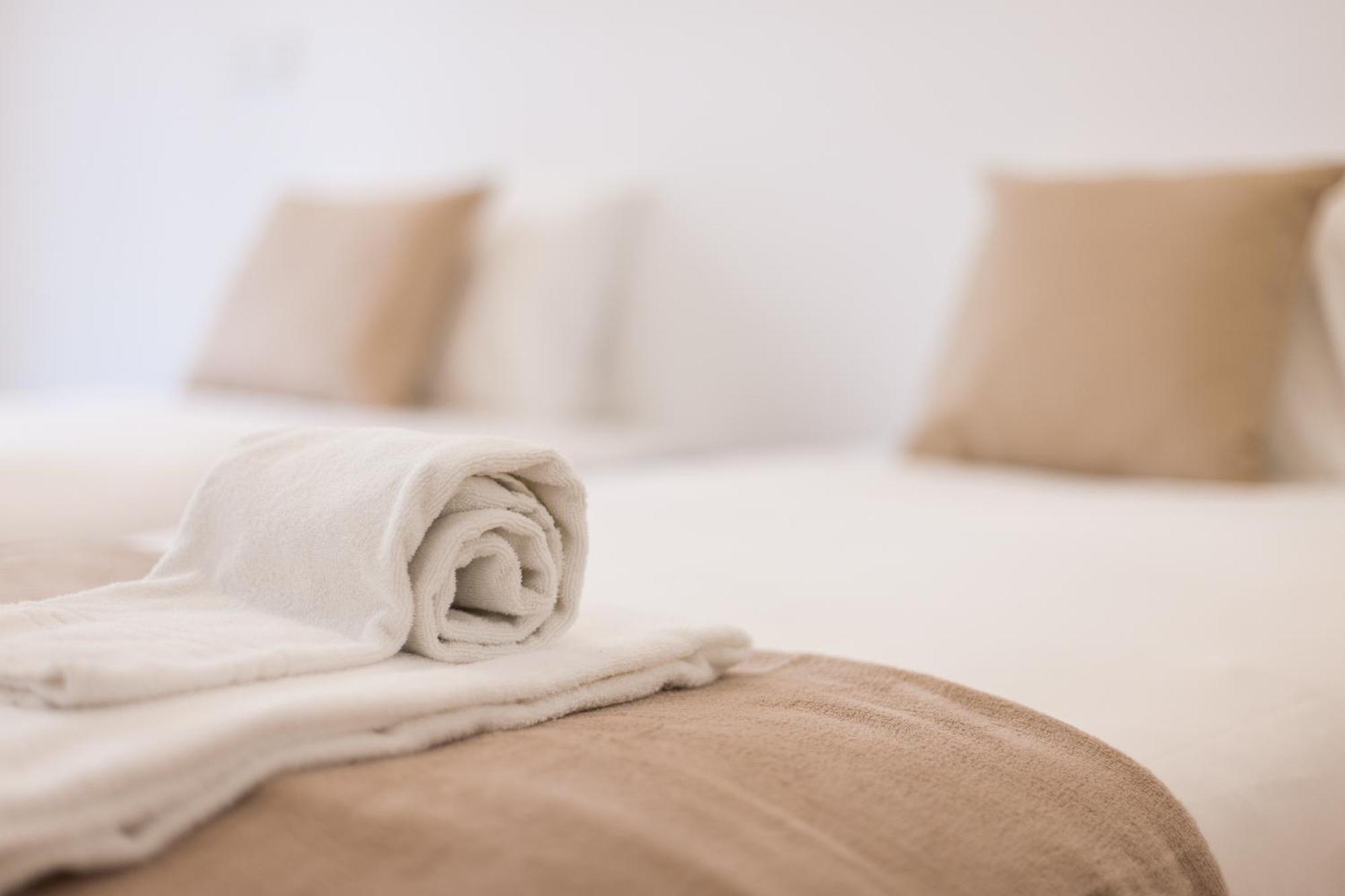 Mouraria Blue Three-Bedroom Apartment W/ Parking - By Lu Holidays Lisbona Esterno foto