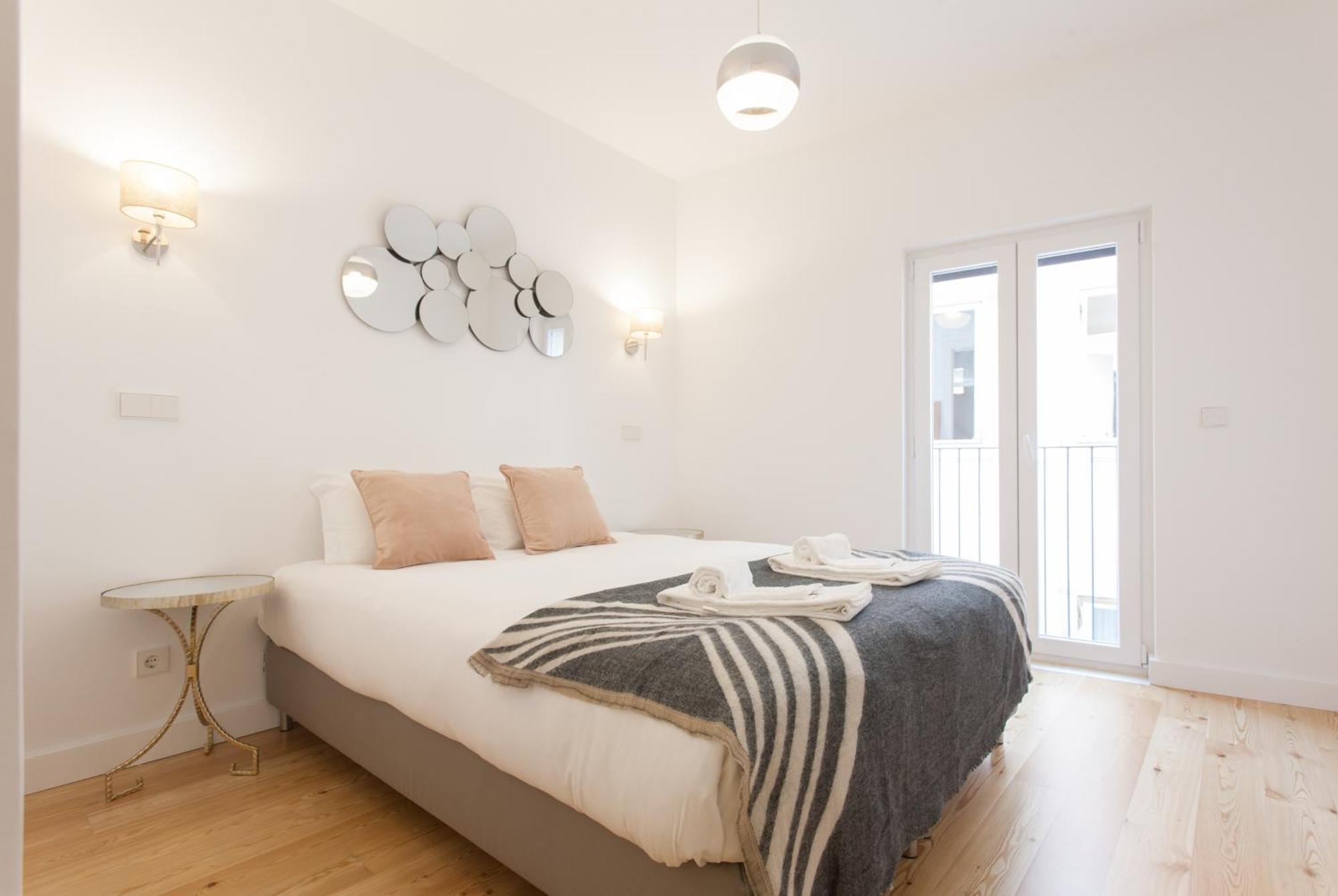 Mouraria Blue Three-Bedroom Apartment W/ Parking - By Lu Holidays Lisbona Esterno foto
