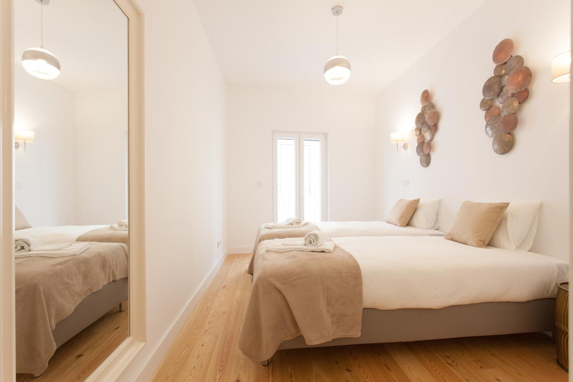 Mouraria Blue Three-Bedroom Apartment W/ Parking - By Lu Holidays Lisbona Esterno foto