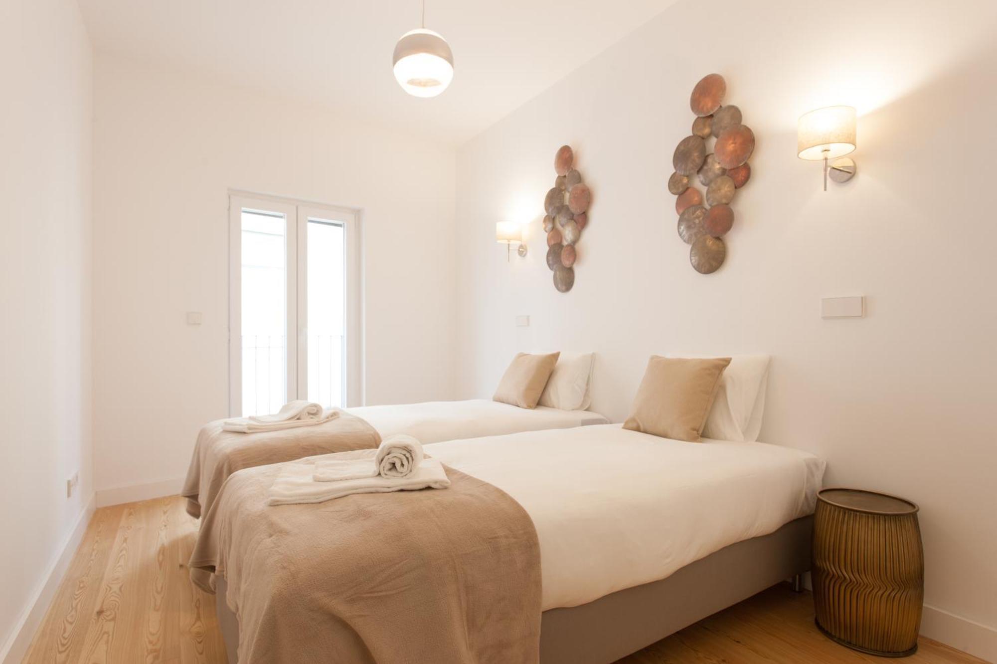 Mouraria Blue Three-Bedroom Apartment W/ Parking - By Lu Holidays Lisbona Esterno foto
