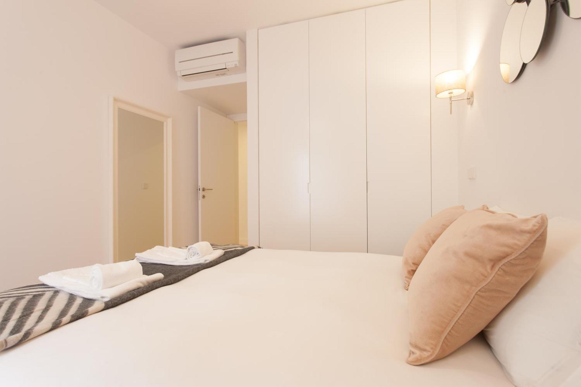 Mouraria Blue Three-Bedroom Apartment W/ Parking - By Lu Holidays Lisbona Esterno foto